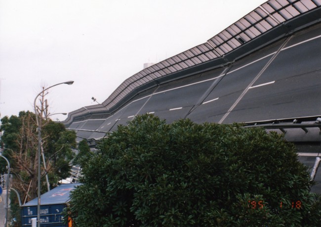 深江本町阪神高速倒壊現場（東灘区）