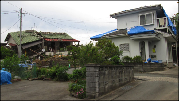 【益城町木山地区】右は1995年～2000年の建物（新耐震基準）